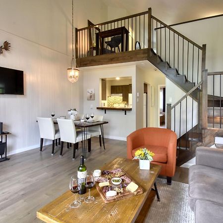 Stunning Condo - View On Lake Tremblant & Mountain Mont-Tremblant Kültér fotó