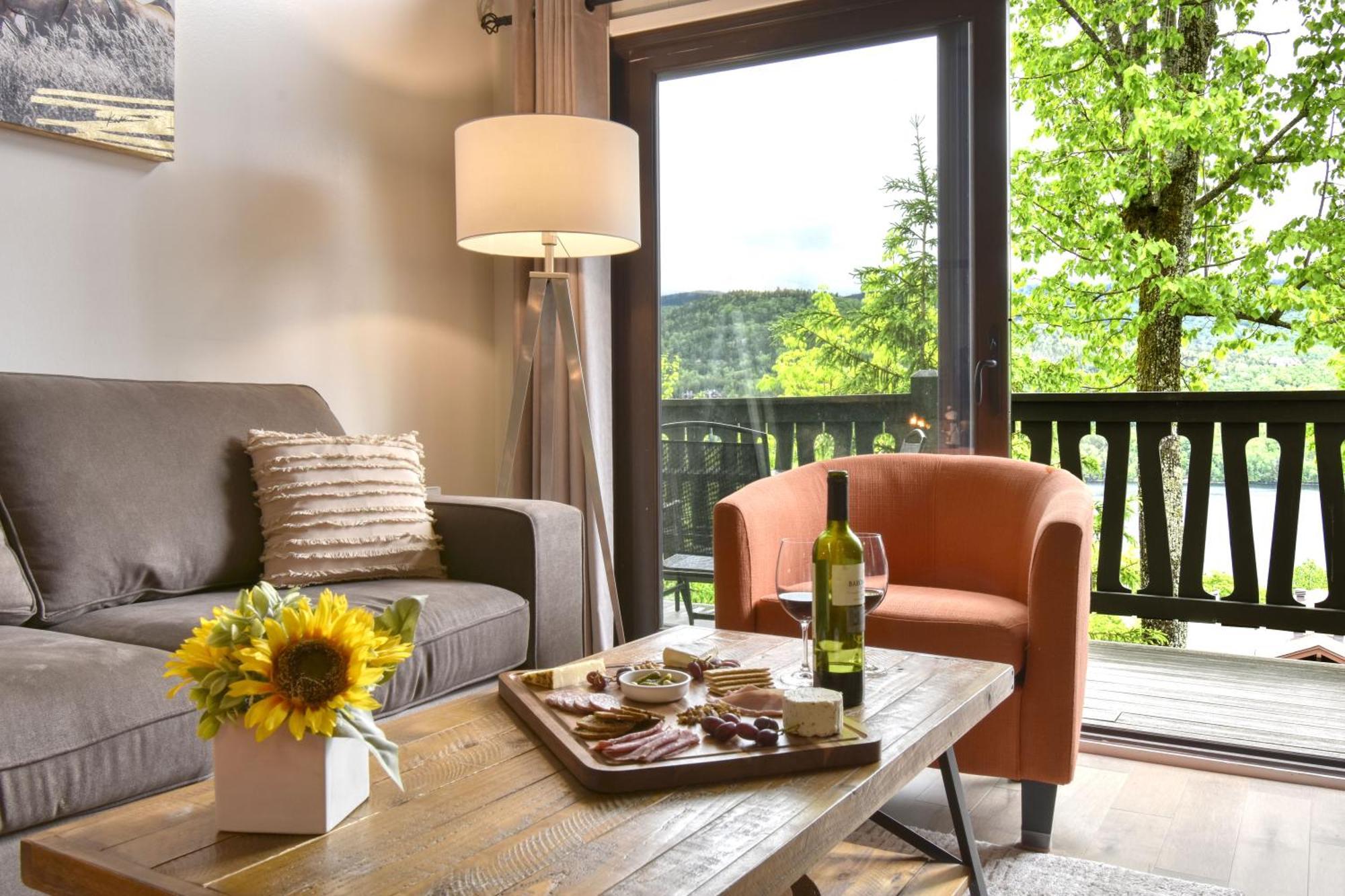 Stunning Condo - View On Lake Tremblant & Mountain Mont-Tremblant Kültér fotó